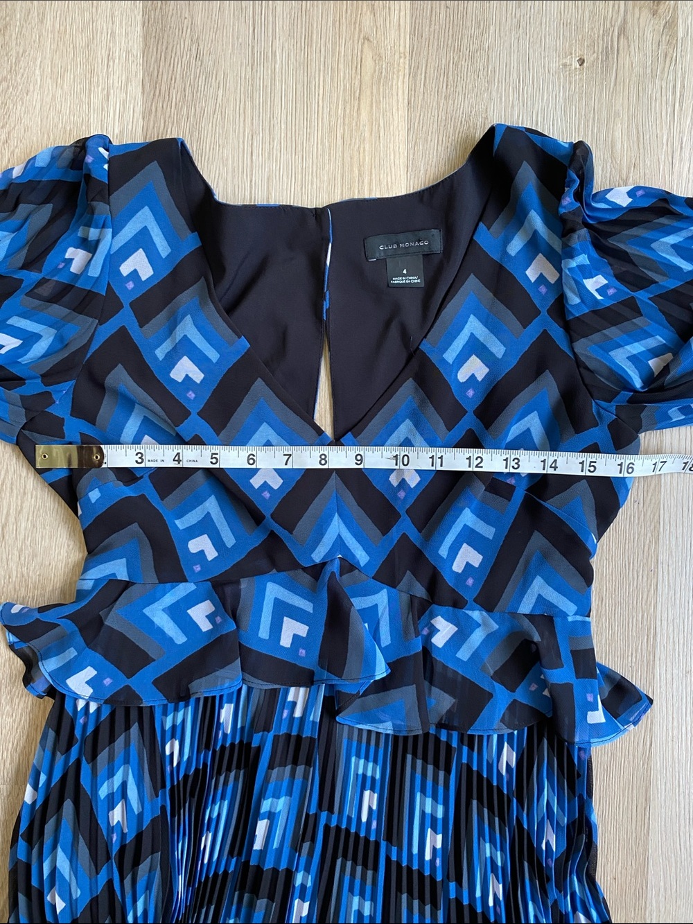 Club Monaco Blue Geometric Pleated Midi Dress Flutter Sleeve Peplum Size 4 - Picture 12 of 14